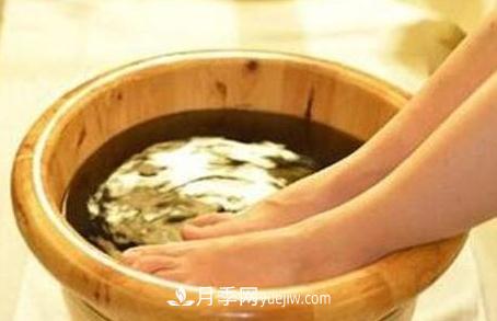南陽(yáng)人經(jīng)常用艾草泡腳，3大好處多多(圖1)